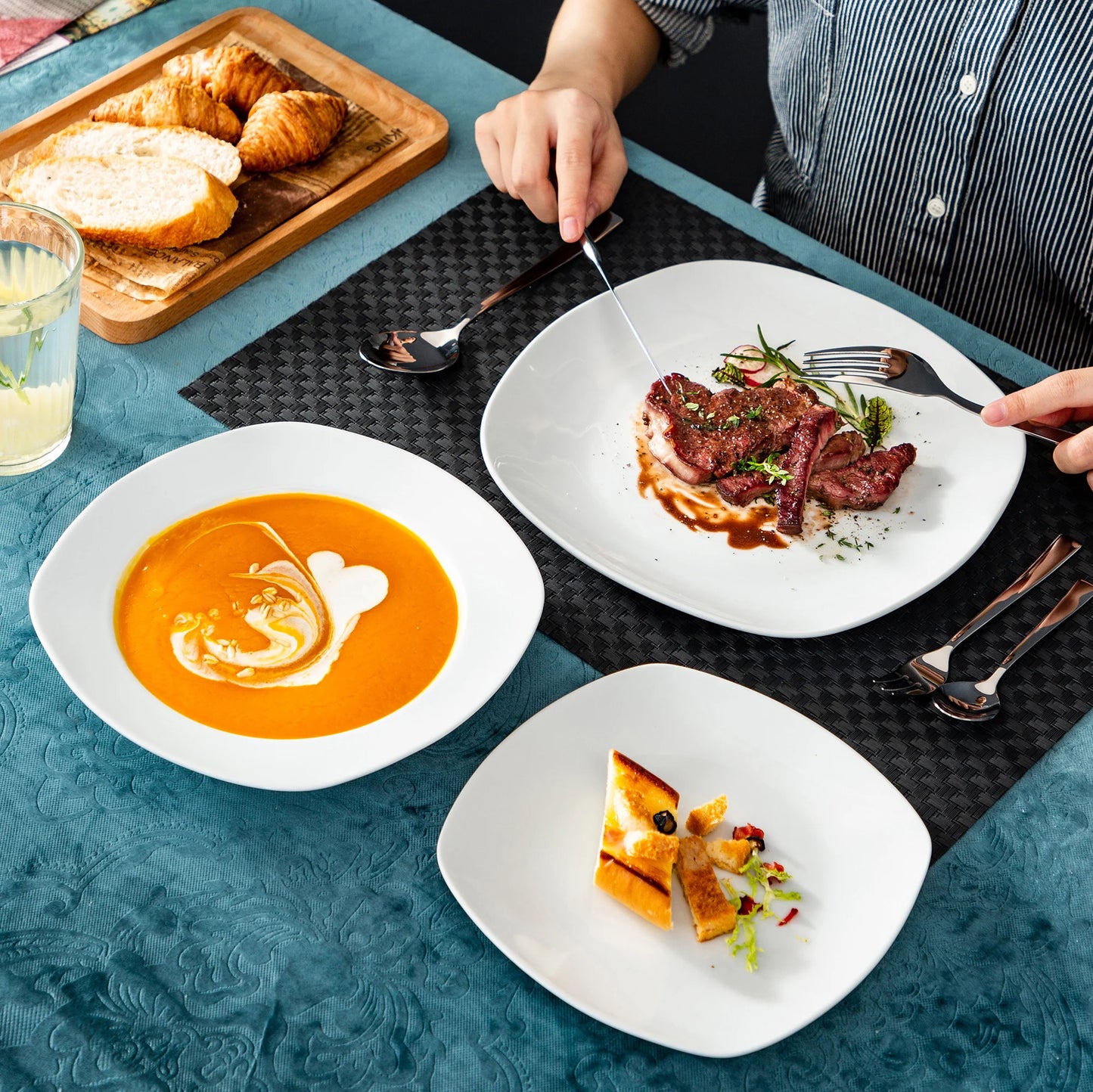 18 Piece Ceramic Porcelain Dinnerware Set